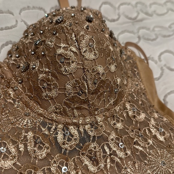 Lace Crop Top - Picture 2 of 5